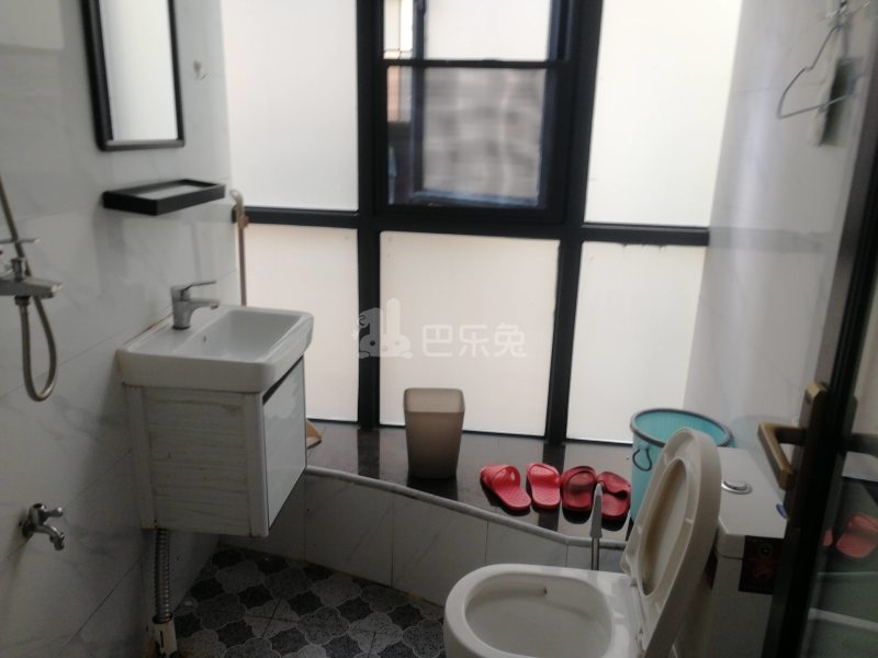 石厦东村215栋7424386卫生间图7