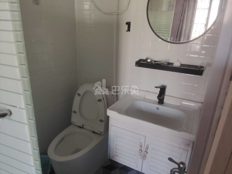 曲阳路274号7446125卫生间图3