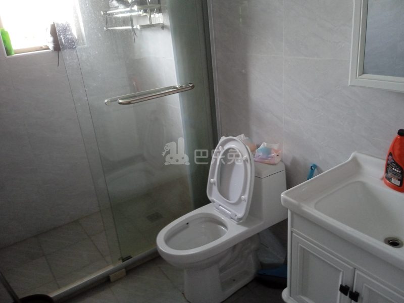 鼎固华庭2期7490392卫生间图12