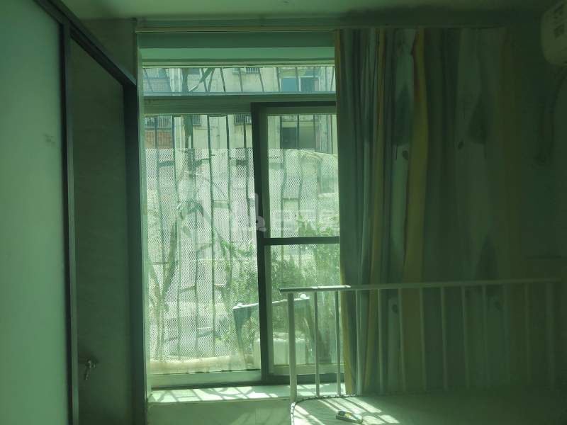 康乐村小区7542377卧室窗户图8