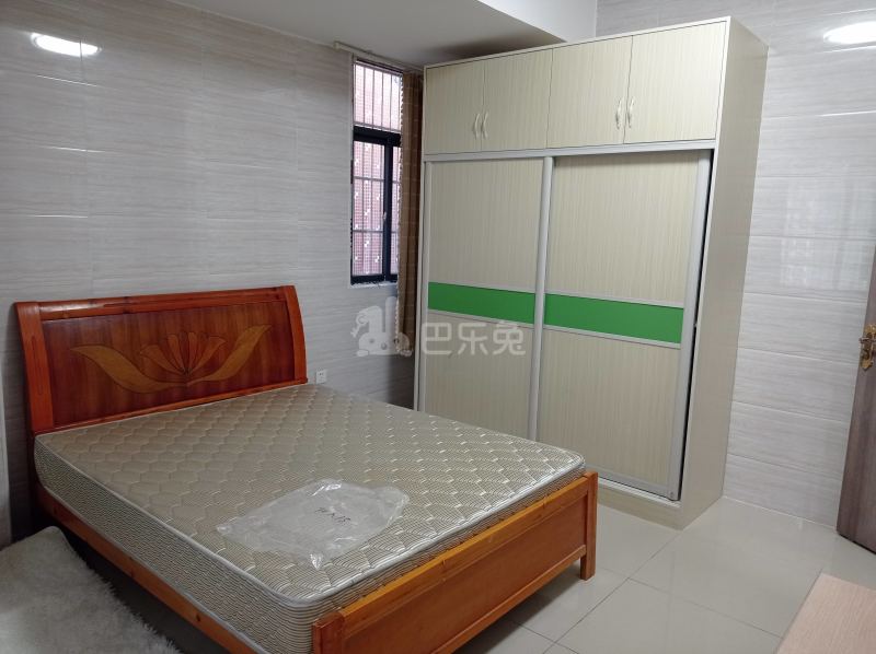 鹤边员村东街东五巷13号7580341卧室图1