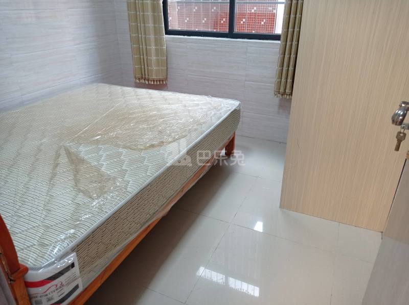 鹤边员村东街东五巷13号7580341卧室图4