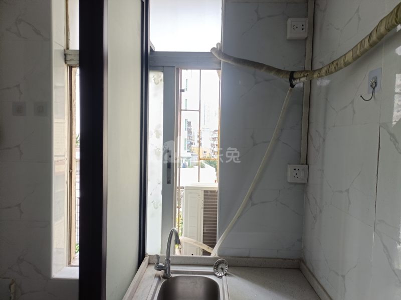 宏华苑小区7607925卧室窗户图8