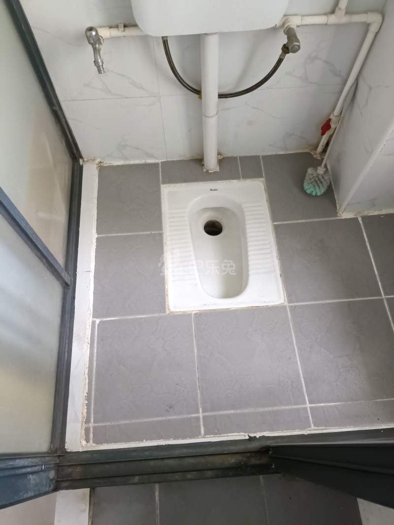 宏华苑小区7607925卫生间图5