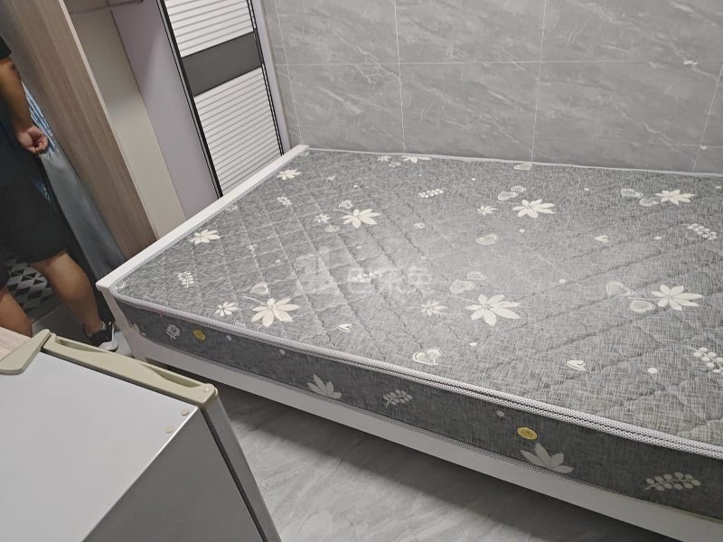 宏华苑小区7689080卧室图0