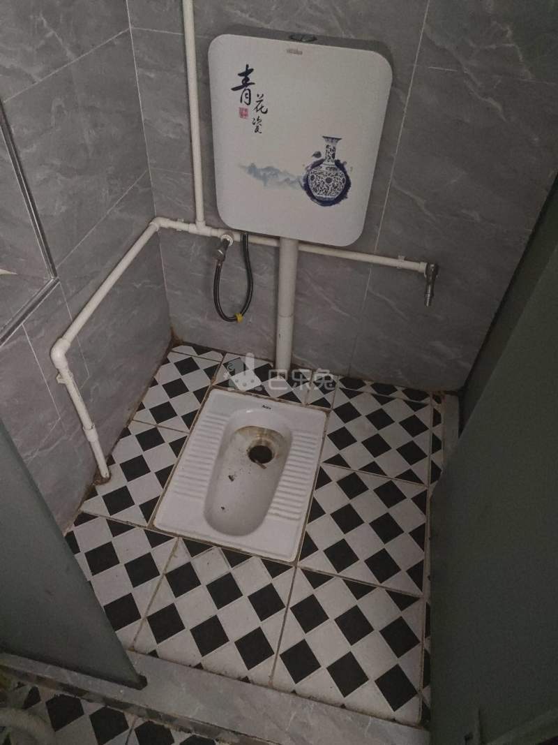 宏华苑小区7689080卫生间图4