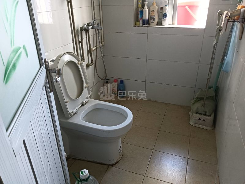 税务小区7153363卫生间图5