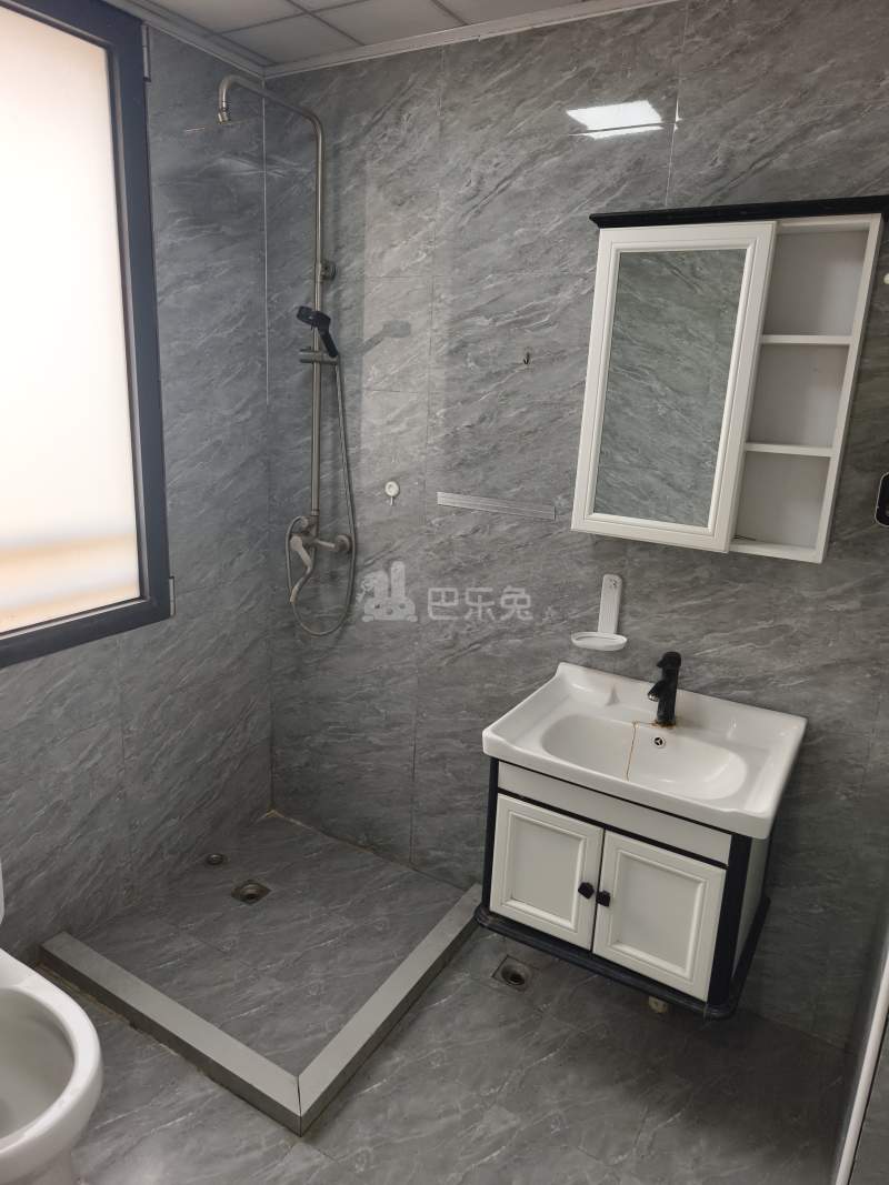 佘北家园梧桐苑7728059卫生间图6