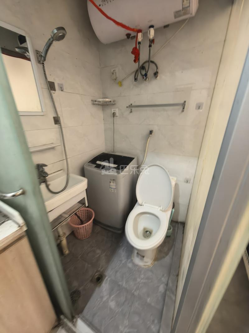 惠南镇南园路230弄城南村513号7771883卫生间图5