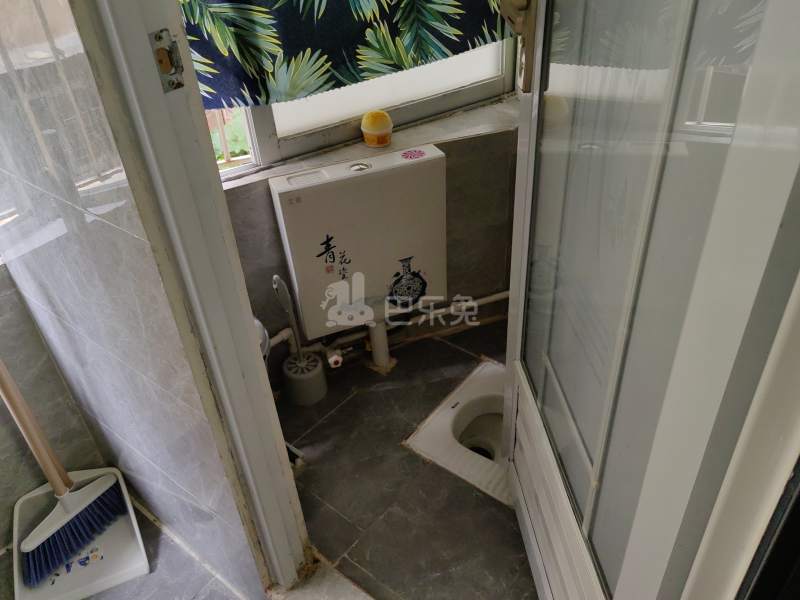 宏华苑小区8065174卫生间图4