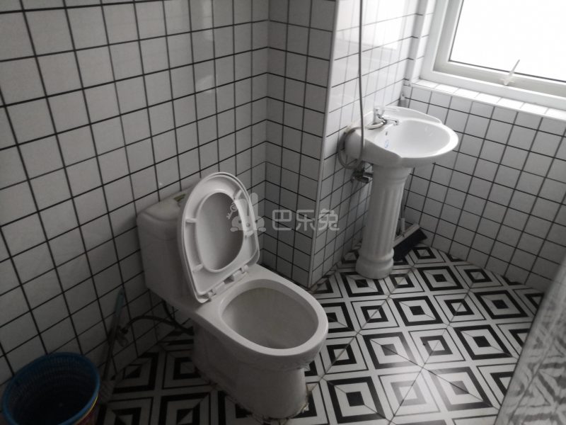 上海院子8077738卫生间图10