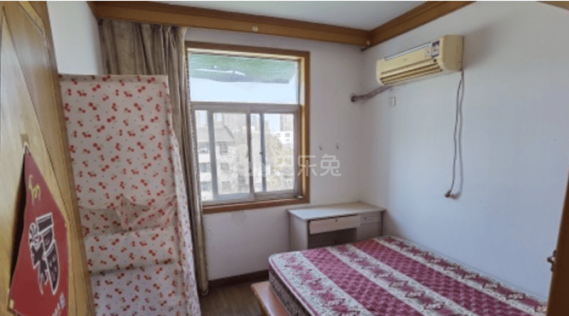 龙福花园8181045客厅图2