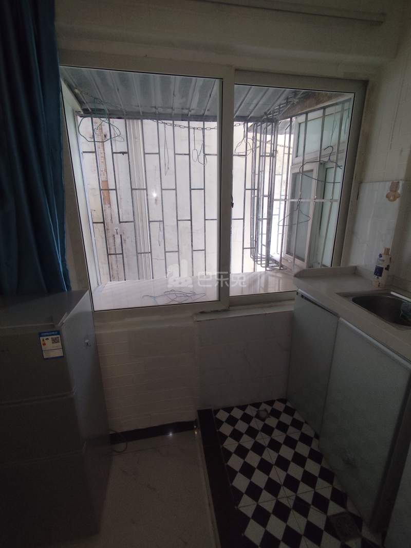 荔苑小区8231040卧室窗户图8