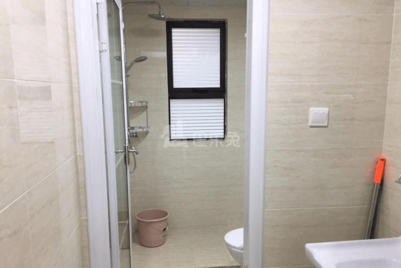 保利罗兰春天8295200卫生间图1