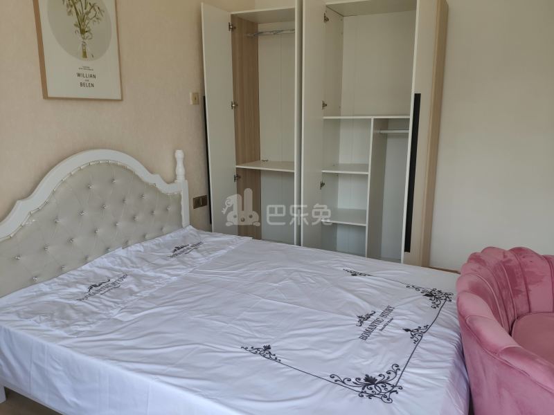 英郡雷丁小城8400333卧室图2