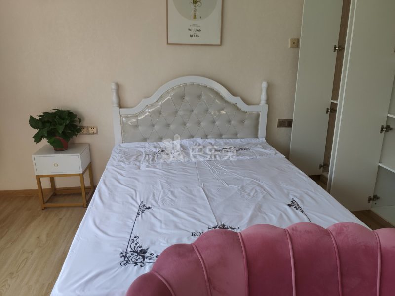 英郡雷丁小城8400333卧室图1