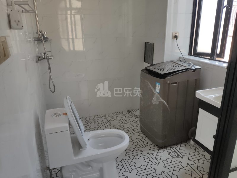 英郡雷丁小城8400333卫生间图3