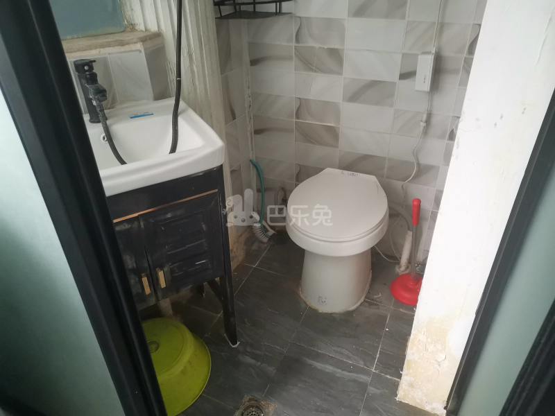 东苑绿世界花园东区8448312卫生间图5