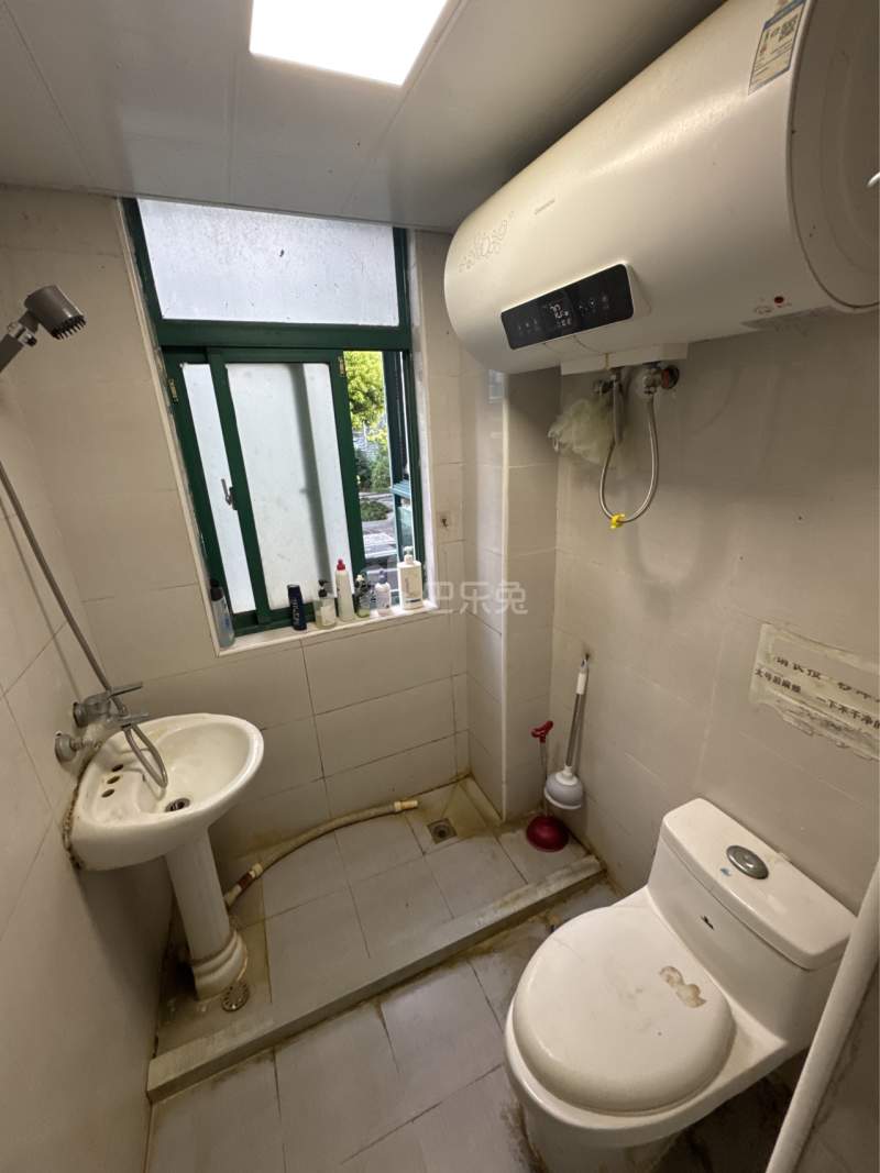 万临家园8489850卫生间图12