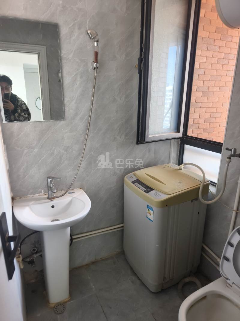 佘北家园木槿苑8694259卫生间图6