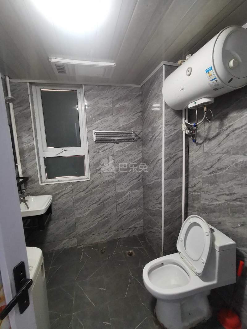 骏苑2期8749345卫生间图5