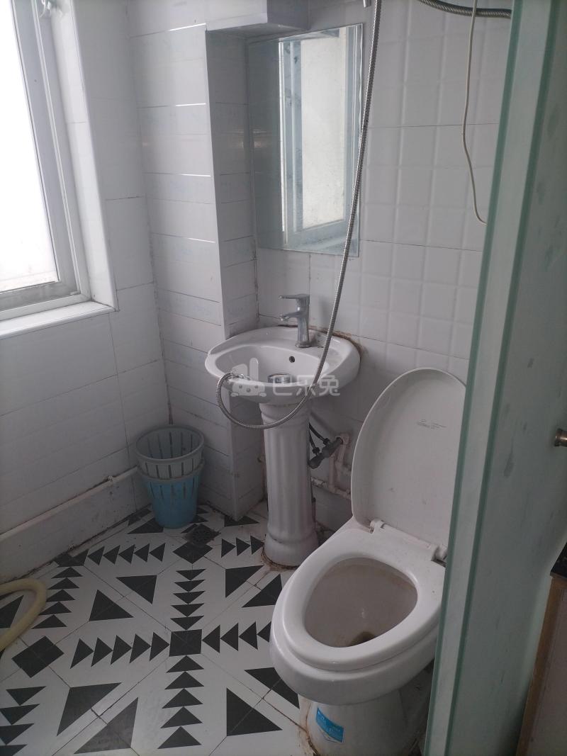 巷佳华苑2期16101405卫生间图8