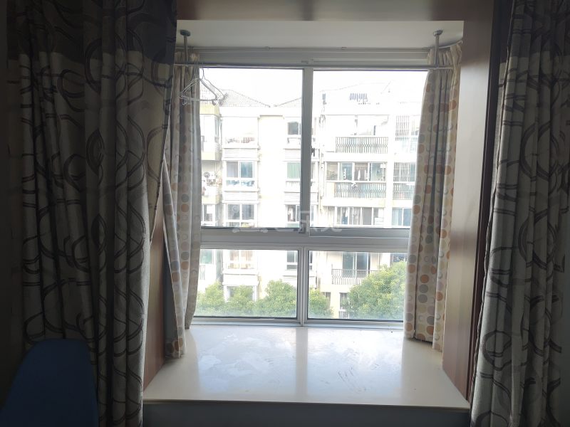 巷佳华苑2期8885045卧室窗户图6