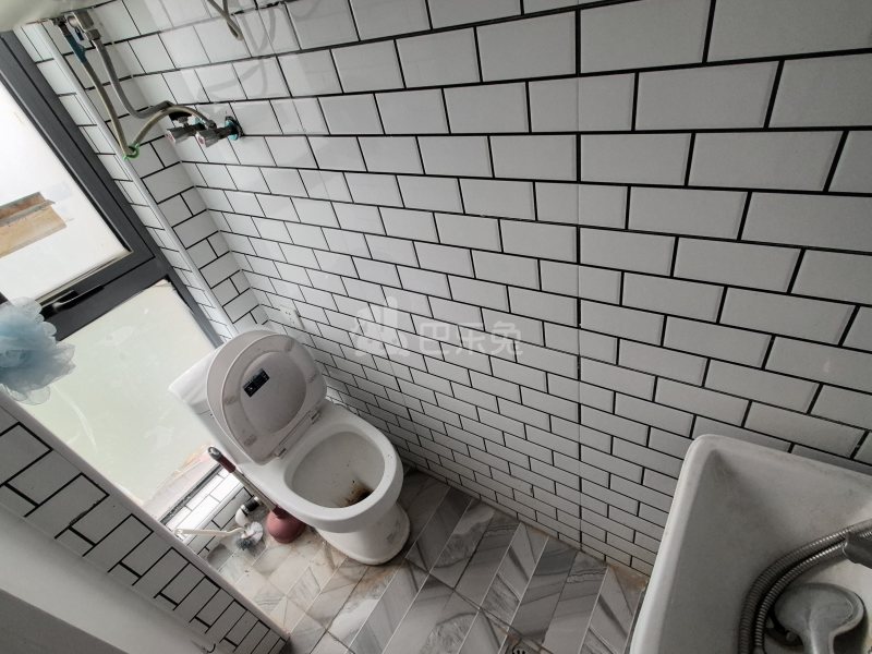 万立城商住楼8976309卫生间图7