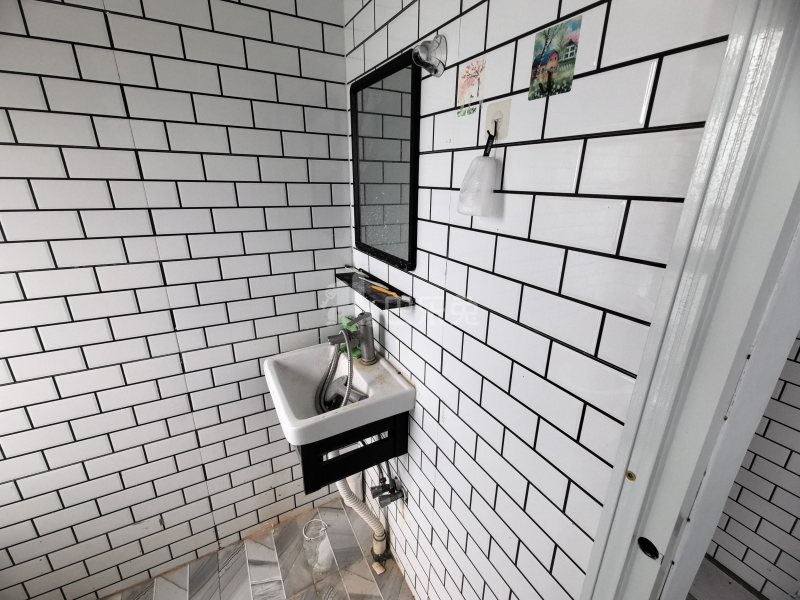 万立城商住楼8976309卫生间图8