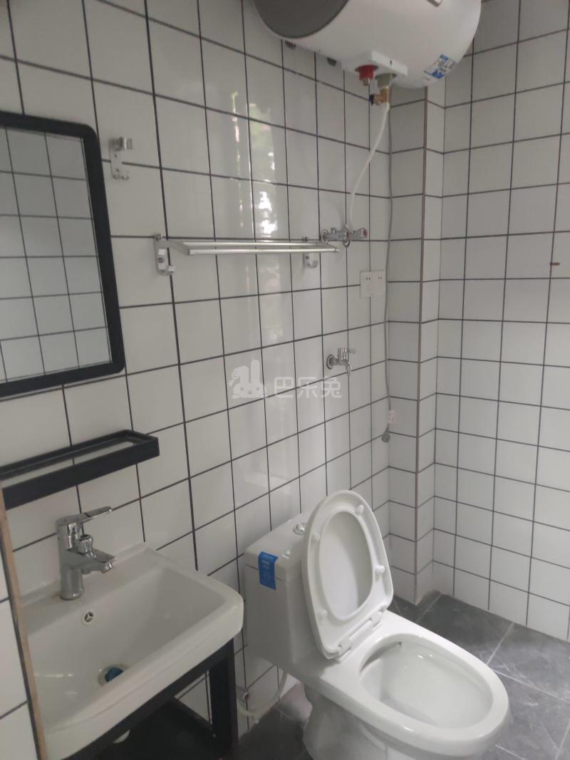 英郡雷丁小城8976793卫生间图6