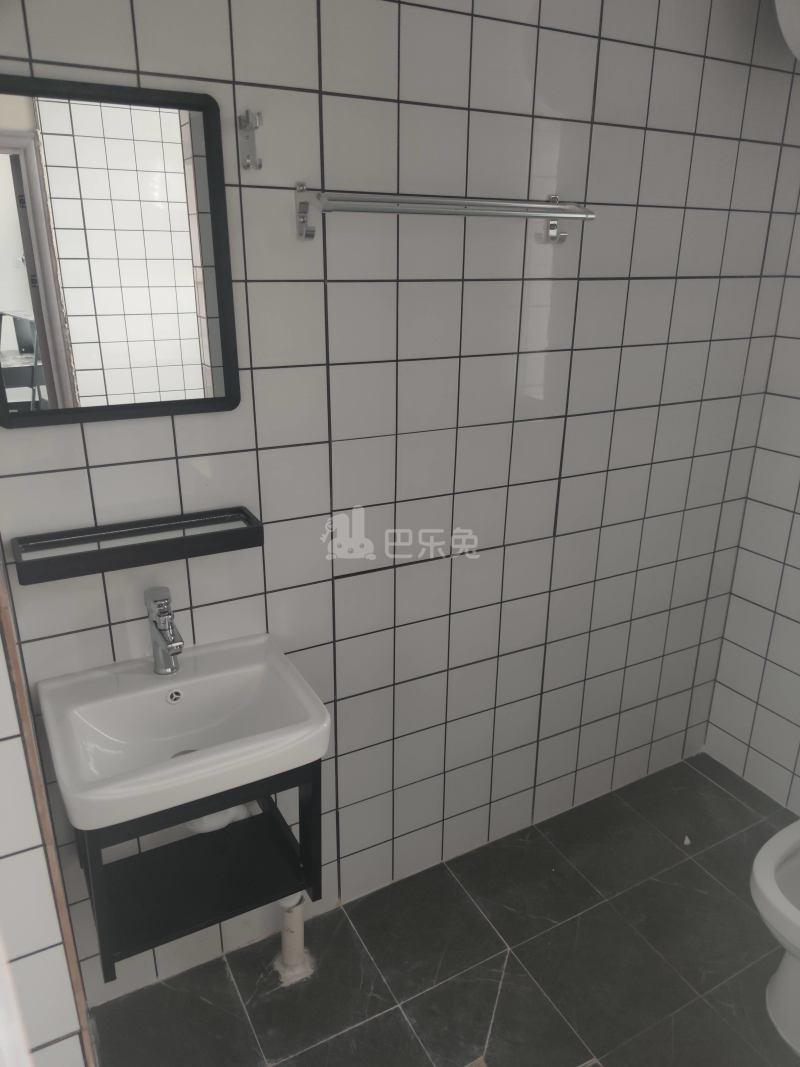 英郡雷丁小城8976797卫生间图5