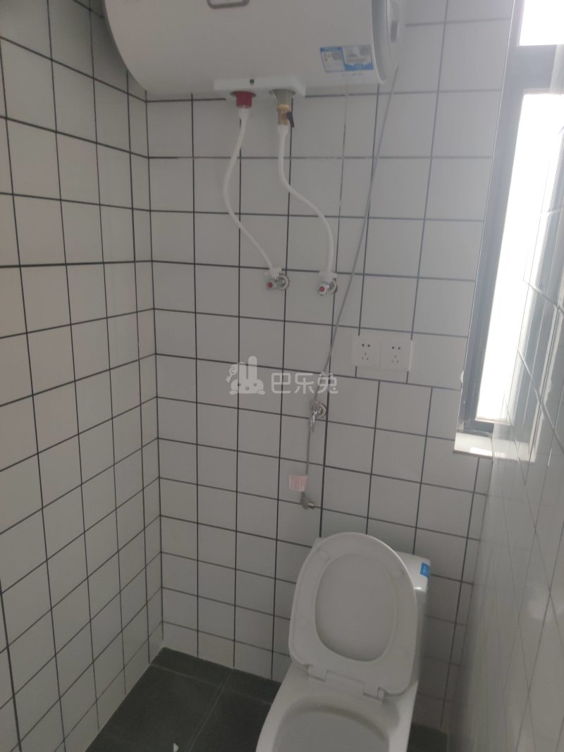 英郡雷丁小城8976797卫生间图6