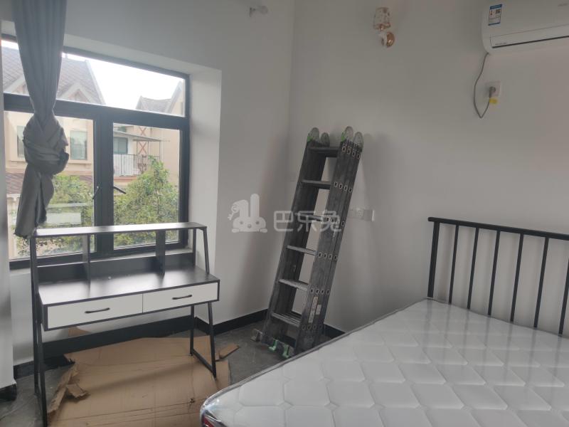 英郡雷丁小城8976797卧室图3