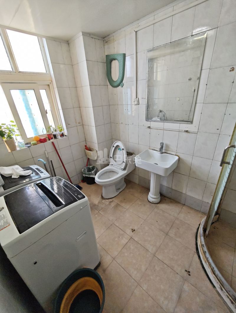 中皇广场9031717卫生间图5