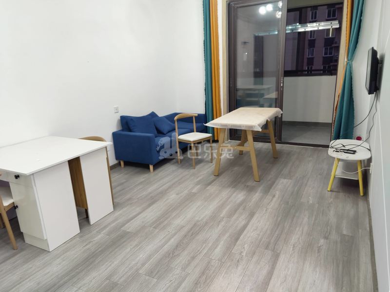 佘北家园凤尾苑9099950客厅图5