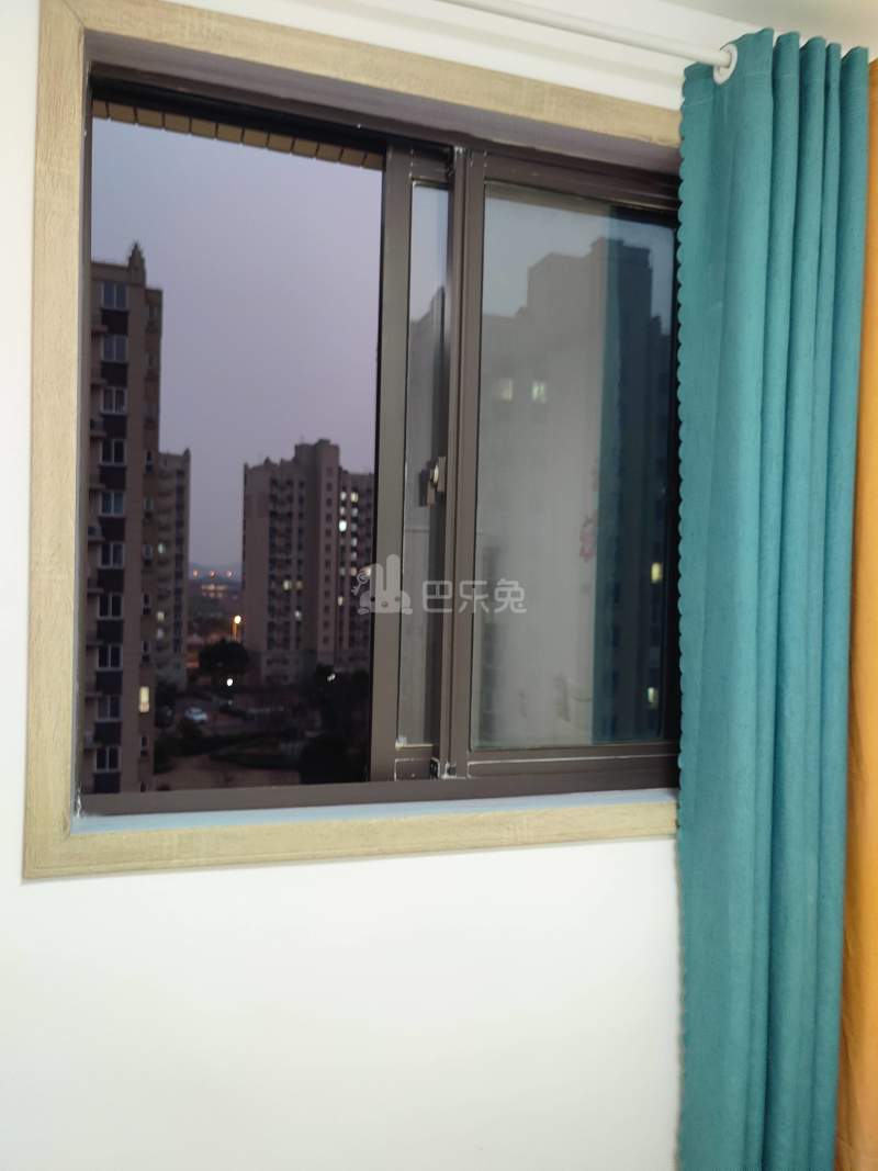 佘北家园凤尾苑9099950卧室窗户图11