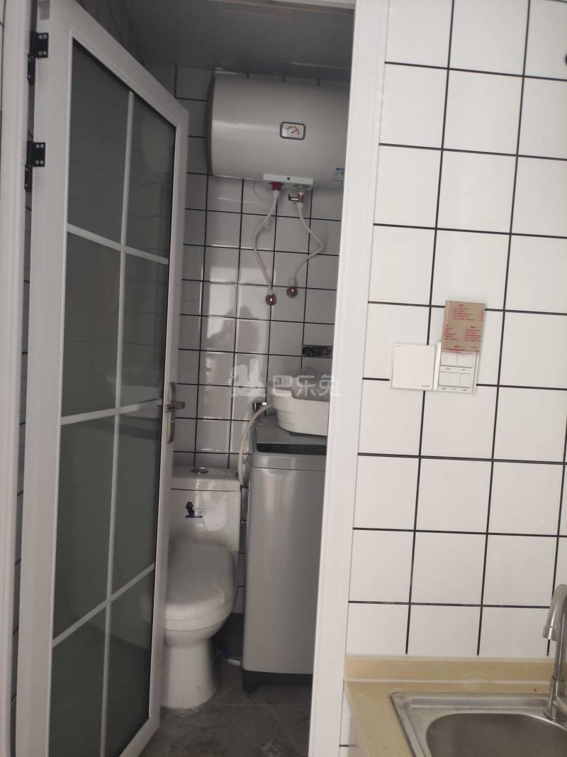 英郡雷丁小城9122215卫生间图5