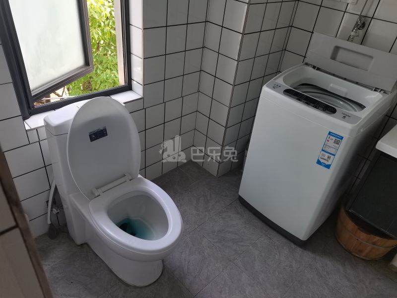 英郡雷丁小城9122235卫生间图5