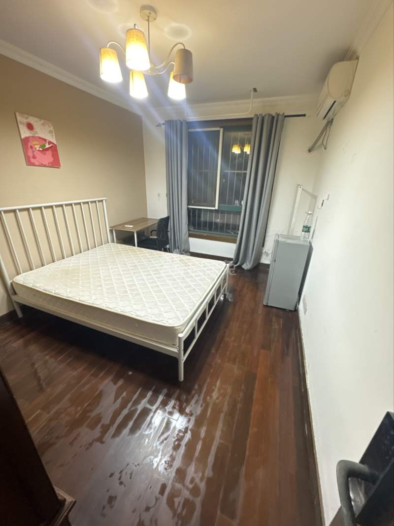 逸兴家园9160455卧室图0