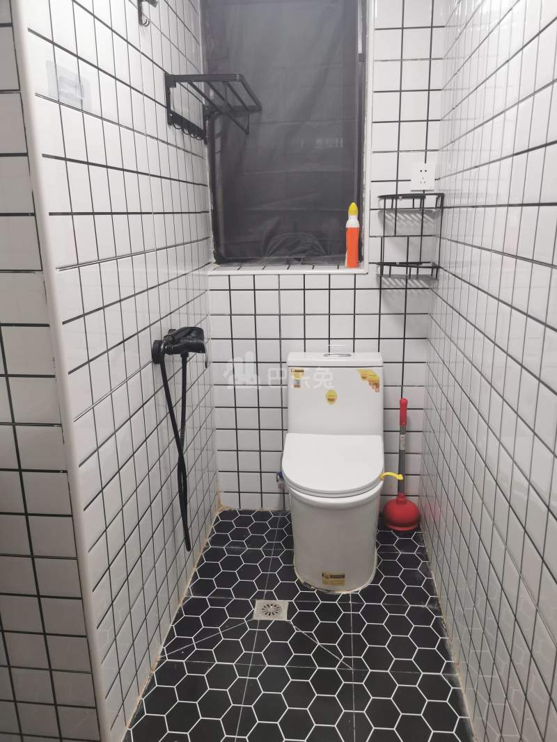 祁秀雅苑9177688卫生间图6