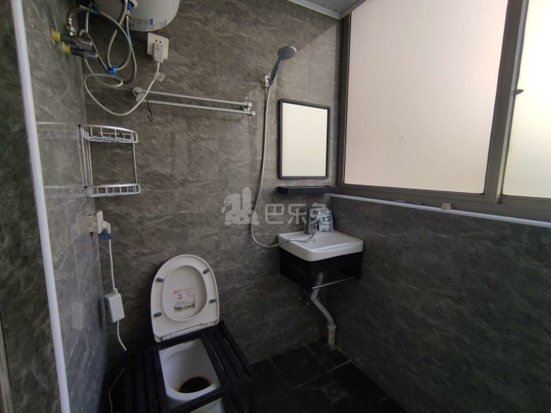 柏丽华庭9206997卫生间图5