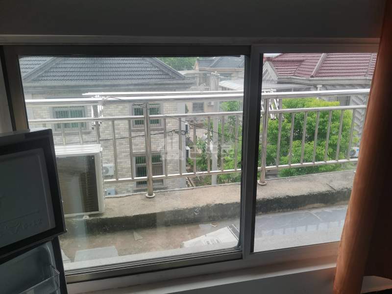 方夏中心村9218379卧室窗户图8