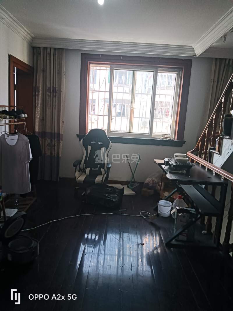 章浜新村17095100客厅图5