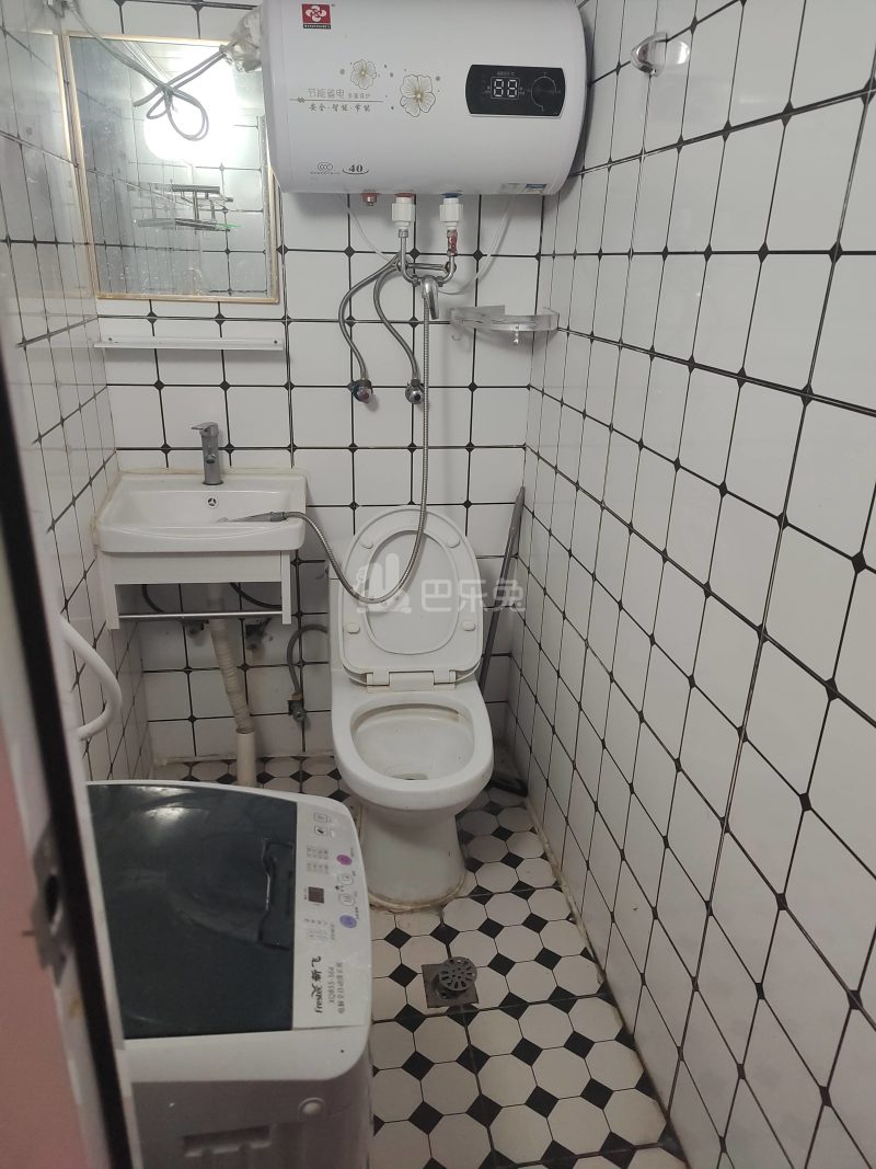 玄武小区9373528卫生间图4