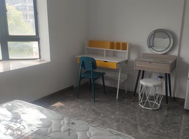 英郡雷丁小城 1室1厅1卫