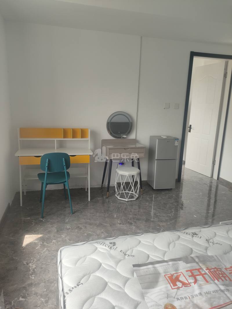 英郡雷丁小城9387600卧室图3