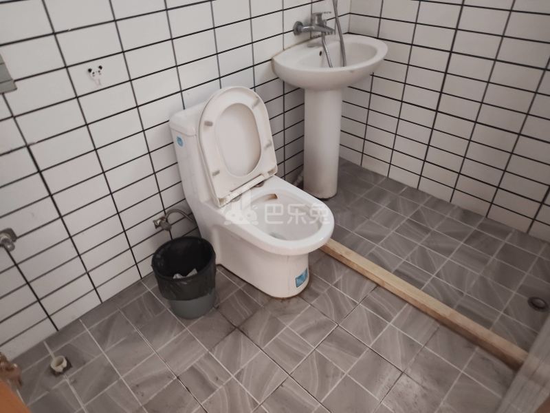 川周公路6867号9395919卫生间图5