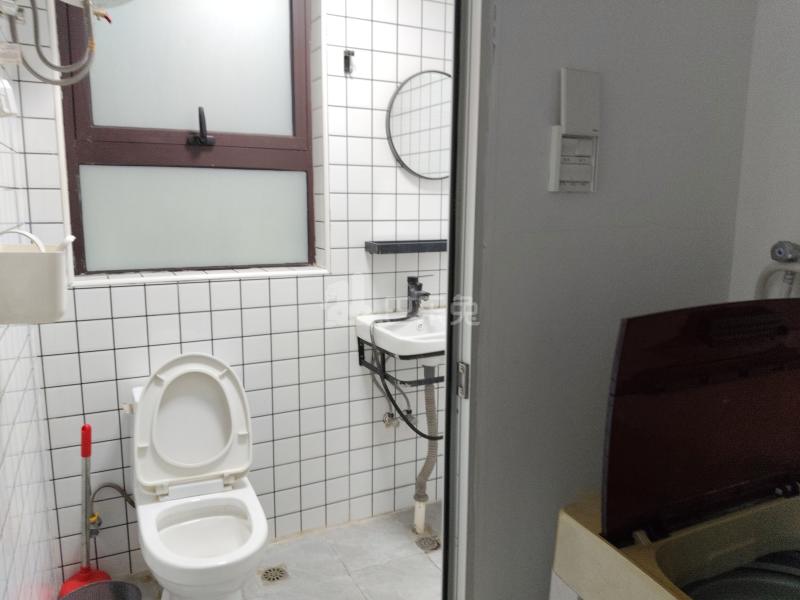 国伟新苑9529736卫生间图4