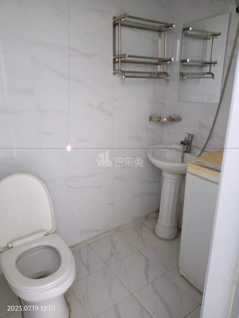 高石公路1688弄9539594卫生间图8