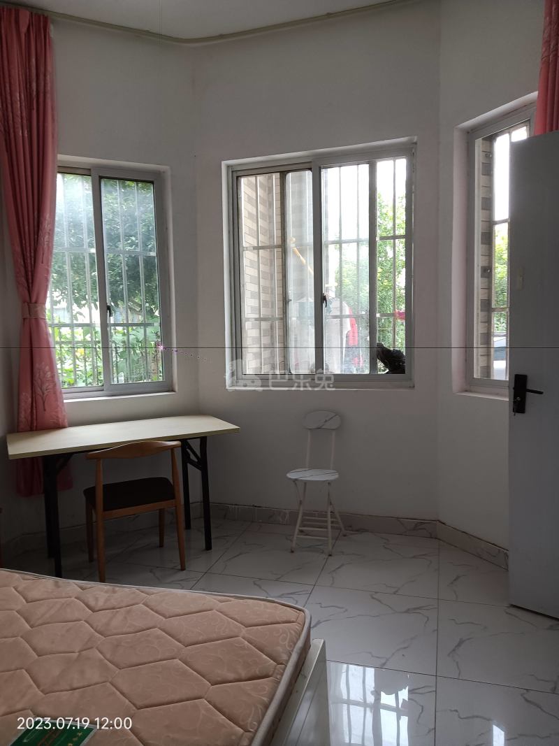 高石公路1688弄9539594卧室图1